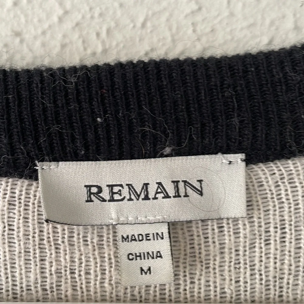 Remain Sweater - Picture 3 of 5